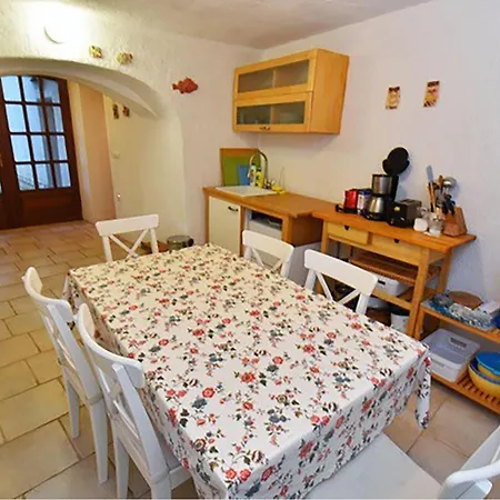 House With Heated Pool Nyaraló *