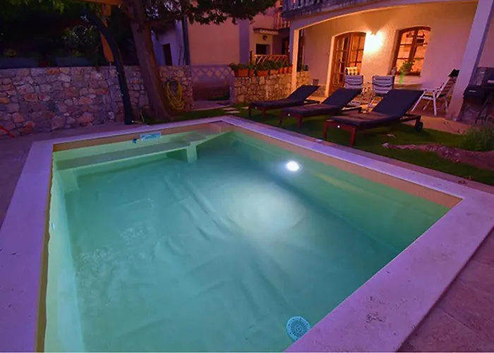 House With Heated Pool * 布里比尔