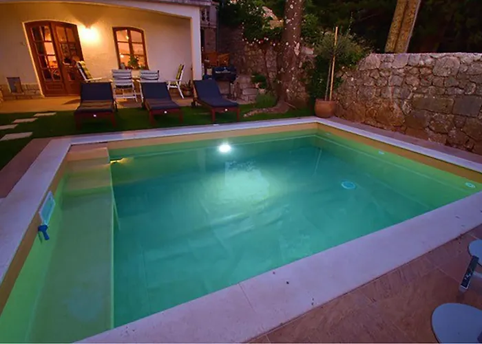 House With Heated Pool *