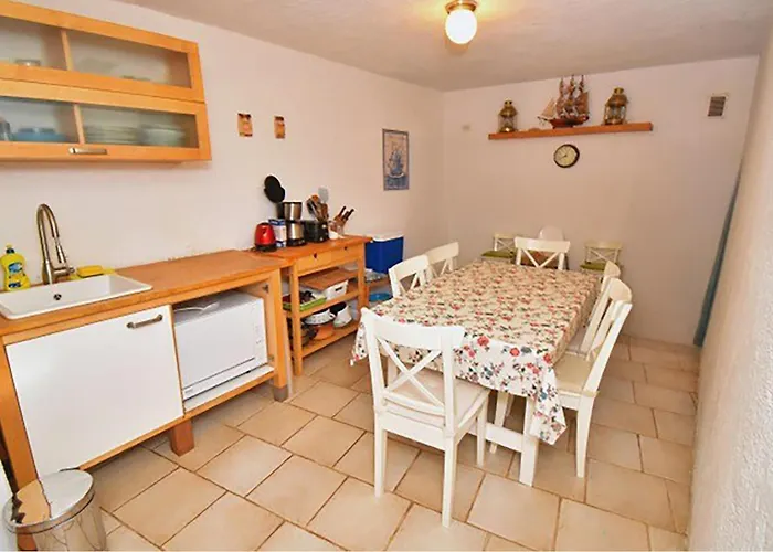 House With Heated Pool *